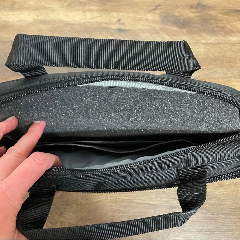Amazon Basics Laptop and Tablet Bag Case